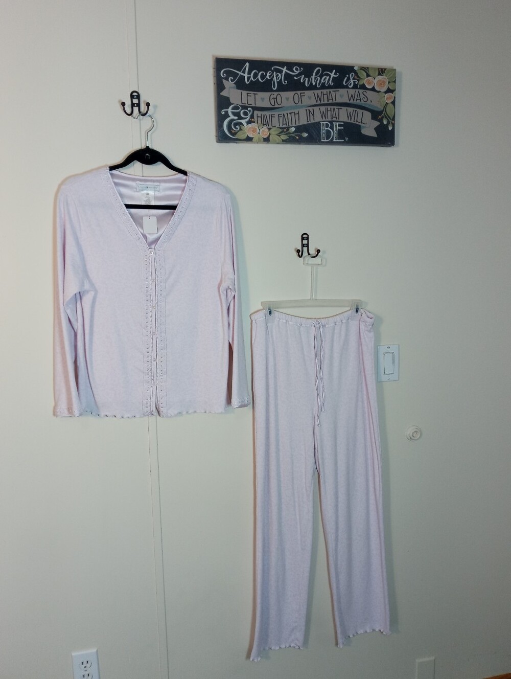 Earth Angels Large Light Purple Long Sleeve Button Down Gorgeous Pajama Set.